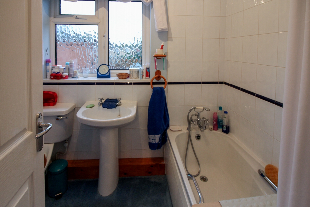 3 bedroom end terraced house SSTC in Solihull - photograph 7.