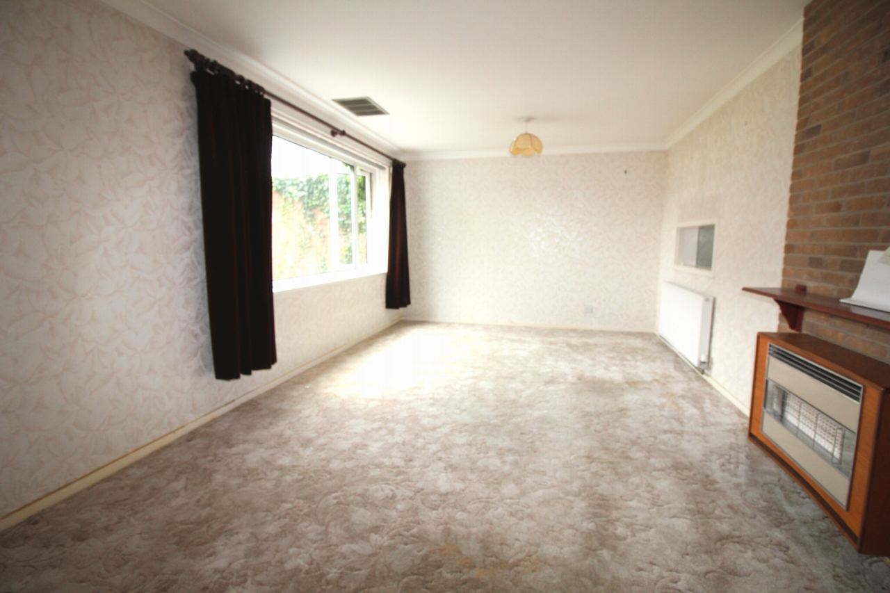 3 bedroom end terraced house SSTC in Solihull - photograph 2.