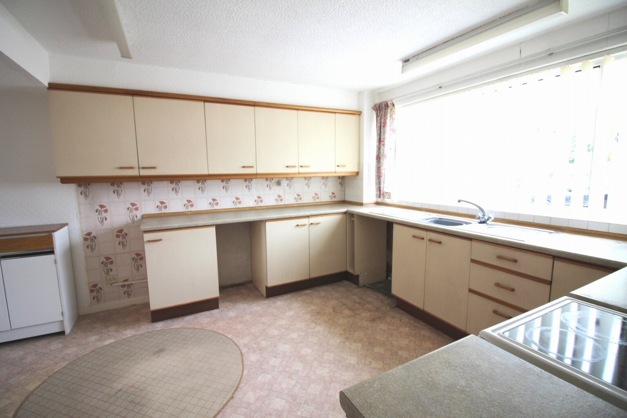 3 bedroom end terraced house SSTC in Solihull - photograph 6.