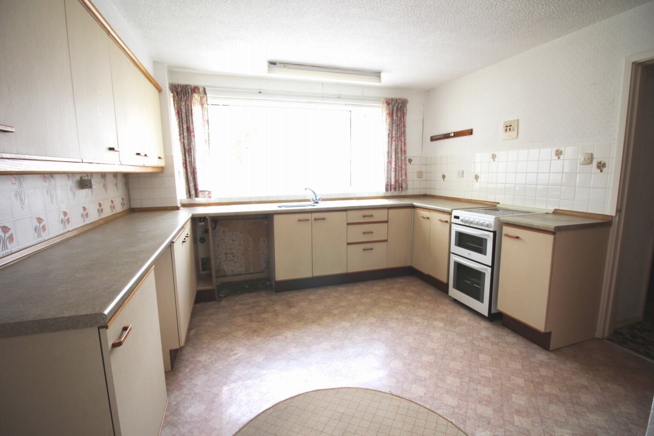 3 bedroom end terraced house SSTC in Solihull - photograph 3.