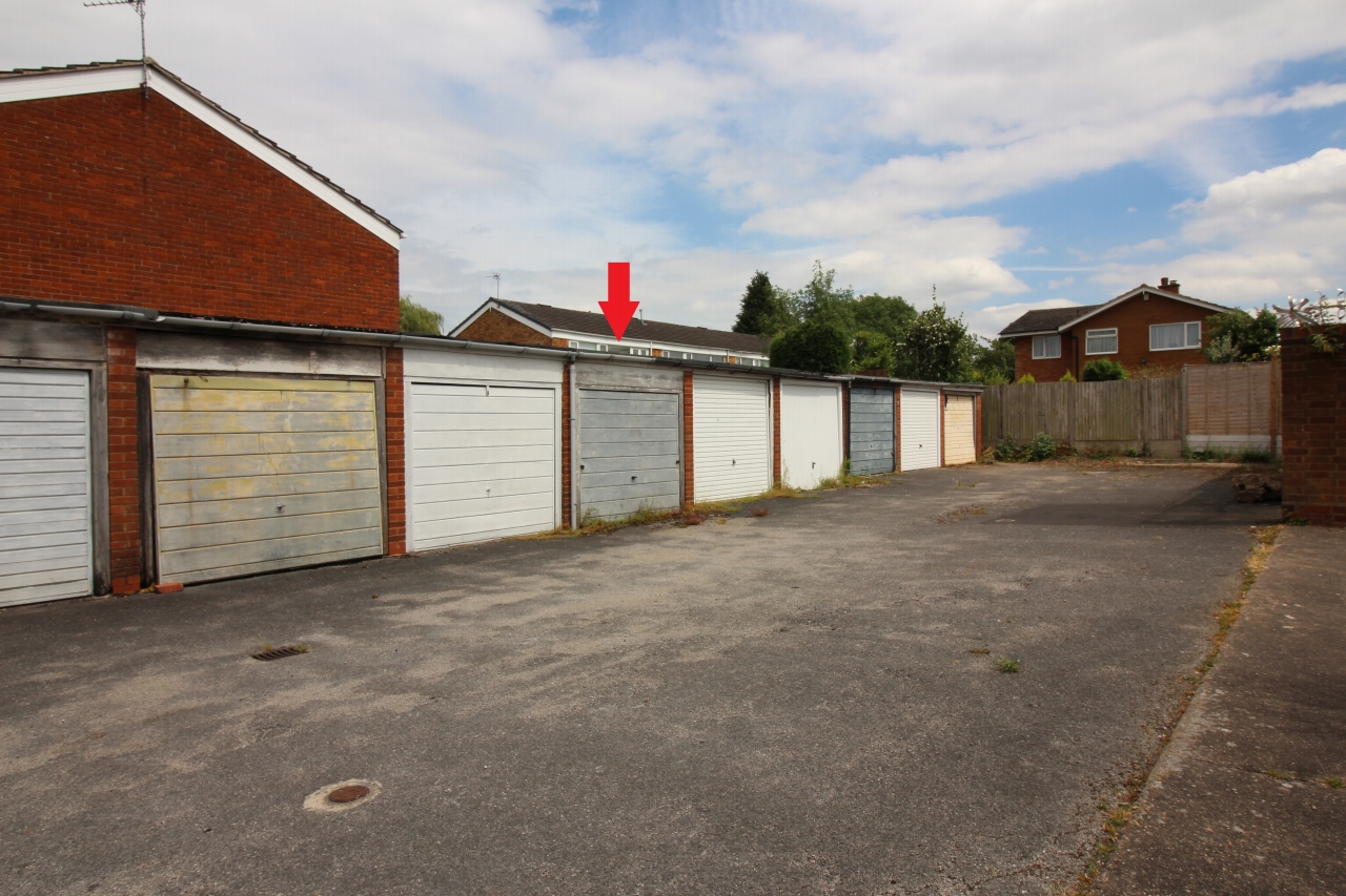 3 bedroom end terraced house SSTC in Solihull - photograph 9.