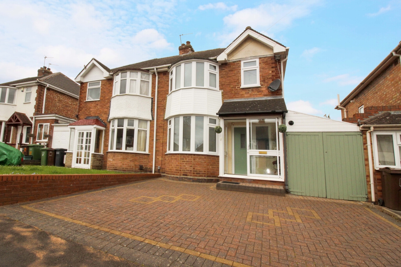 3 bedroom semi detached house SSTC in Solihull - photograph 3.