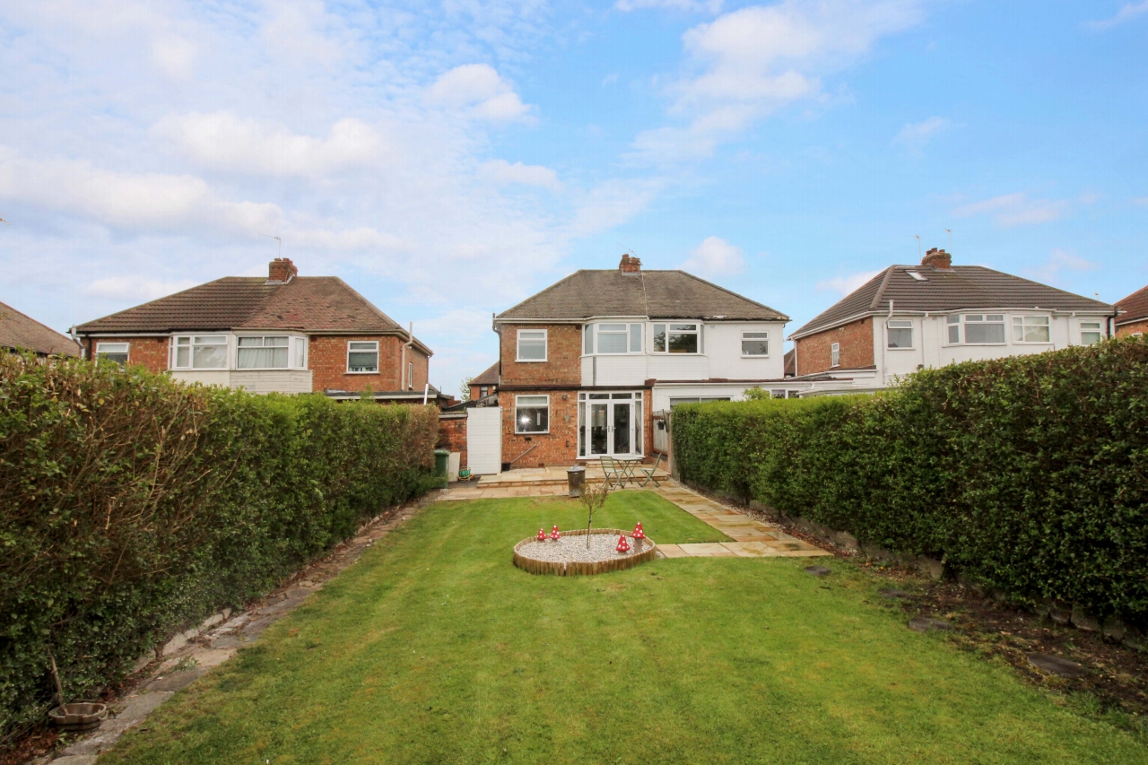 3 bedroom semi detached house SSTC in Solihull - photograph 9.