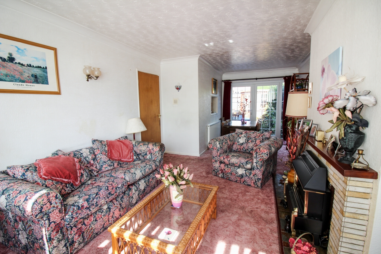 3 bedroom semi detached house SSTC in Solihull - photograph 4.