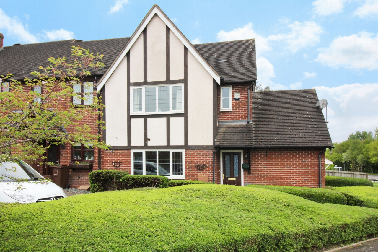 3 bedroom end terraced house SSTC in Solihull - photograph 1.