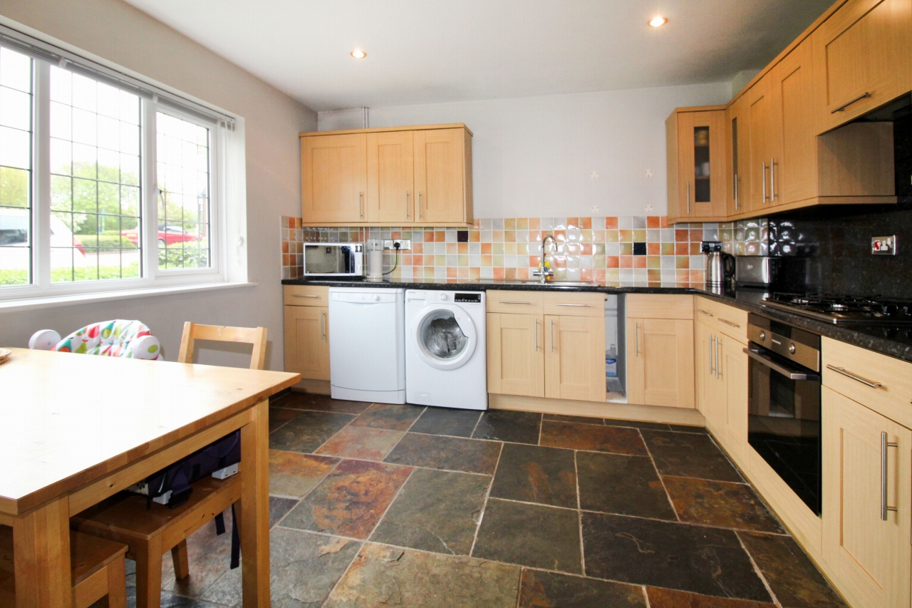 3 bedroom end terraced house SSTC in Solihull - photograph 3.