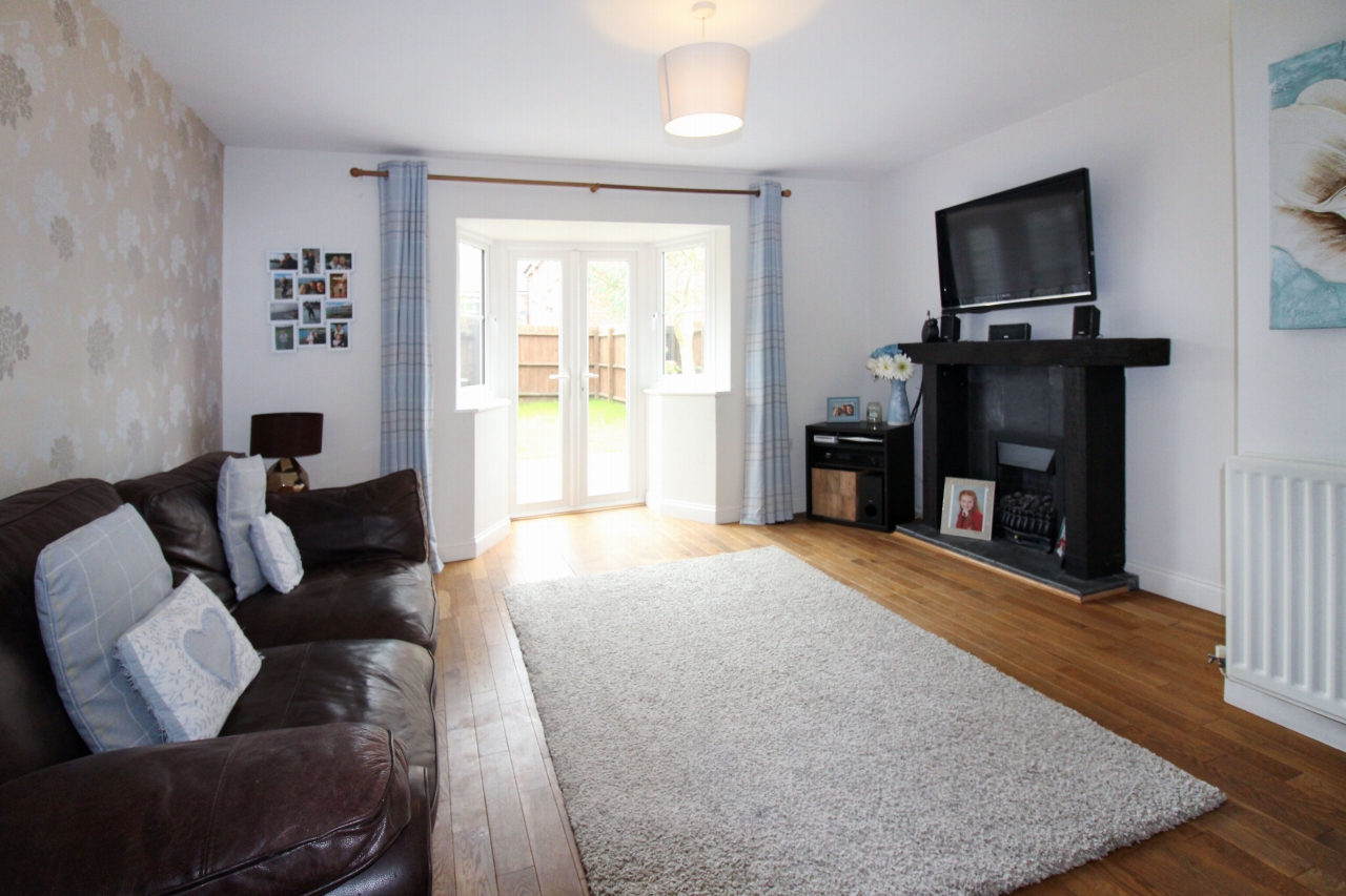 3 bedroom end terraced house SSTC in Solihull - photograph 4.