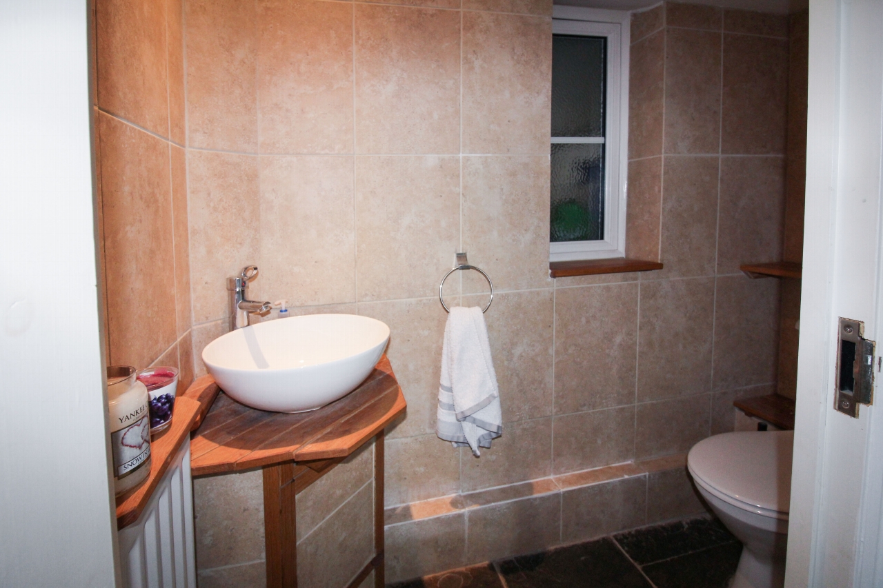 3 bedroom end terraced house SSTC in Solihull - photograph 5.