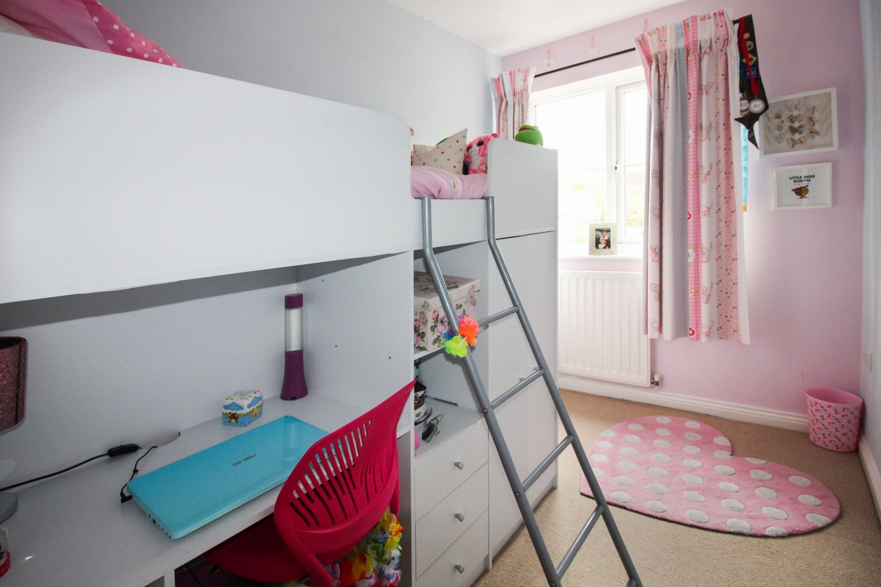 3 bedroom end terraced house SSTC in Solihull - photograph 9.