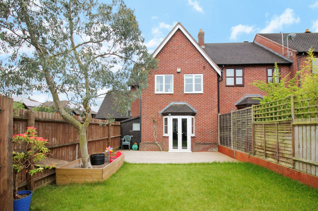 3 bedroom end terraced house SSTC in Solihull - photograph 11.