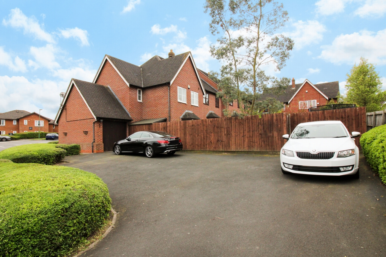 3 bedroom end terraced house SSTC in Solihull - photograph 12.