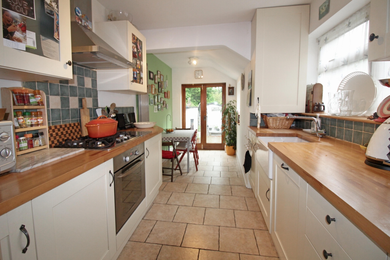 3 bedroom mid terraced house SSTC in Birmingham - photograph 4.