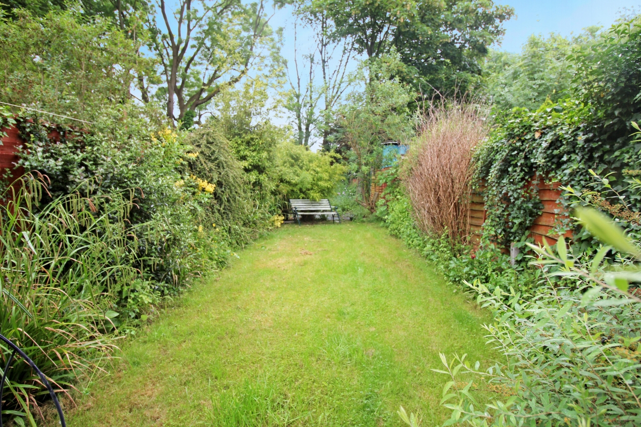 3 bedroom mid terraced house SSTC in Birmingham - photograph 12.