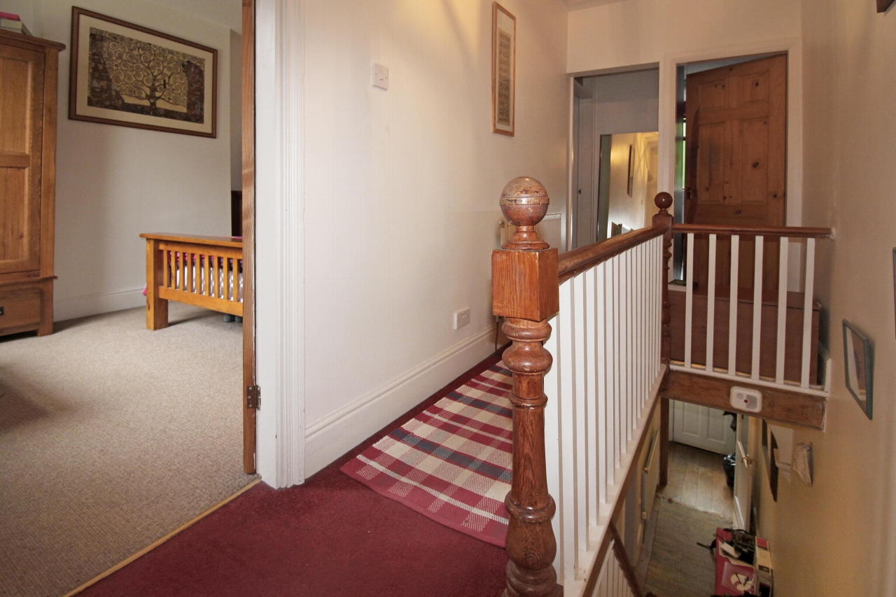 3 bedroom mid terraced house SSTC in Birmingham - photograph 9.