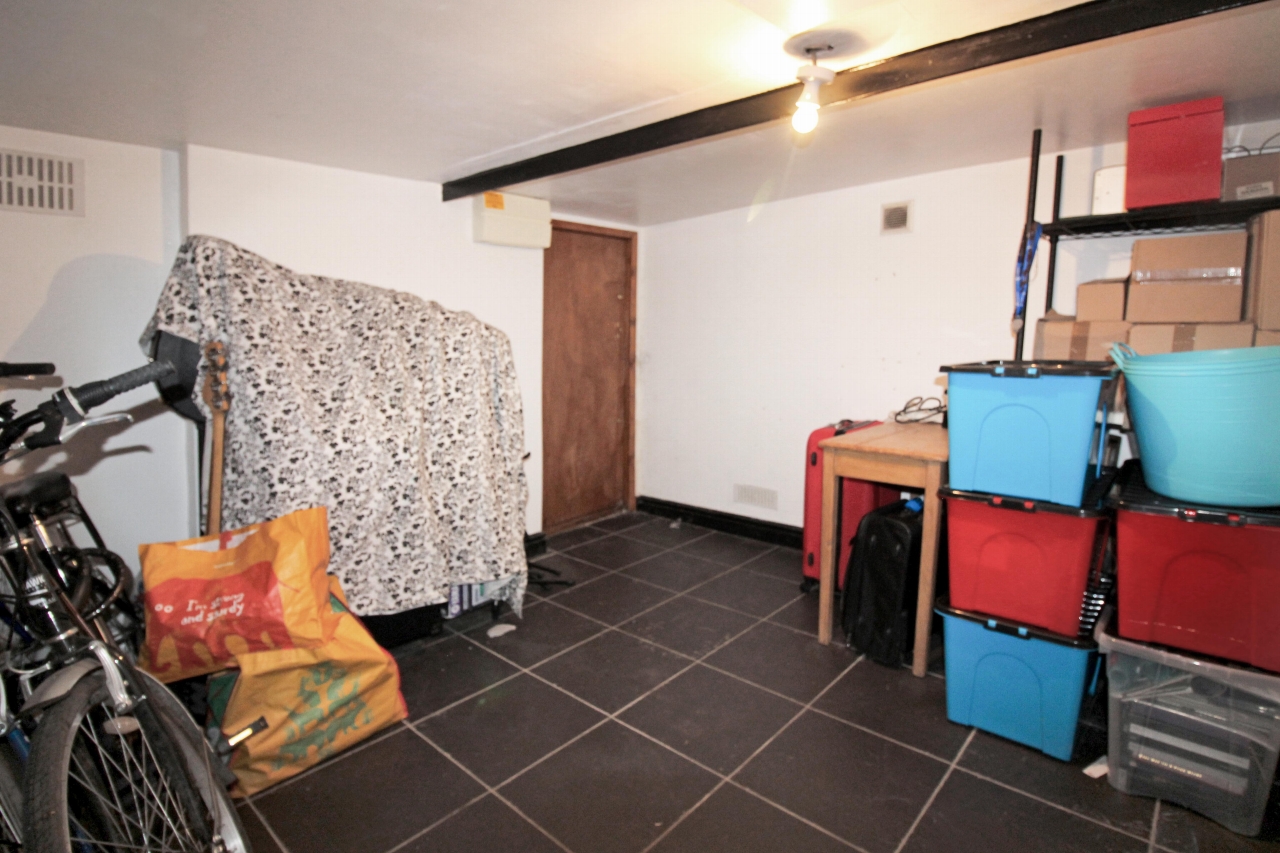 3 bedroom mid terraced house SSTC in Birmingham - photograph 11.