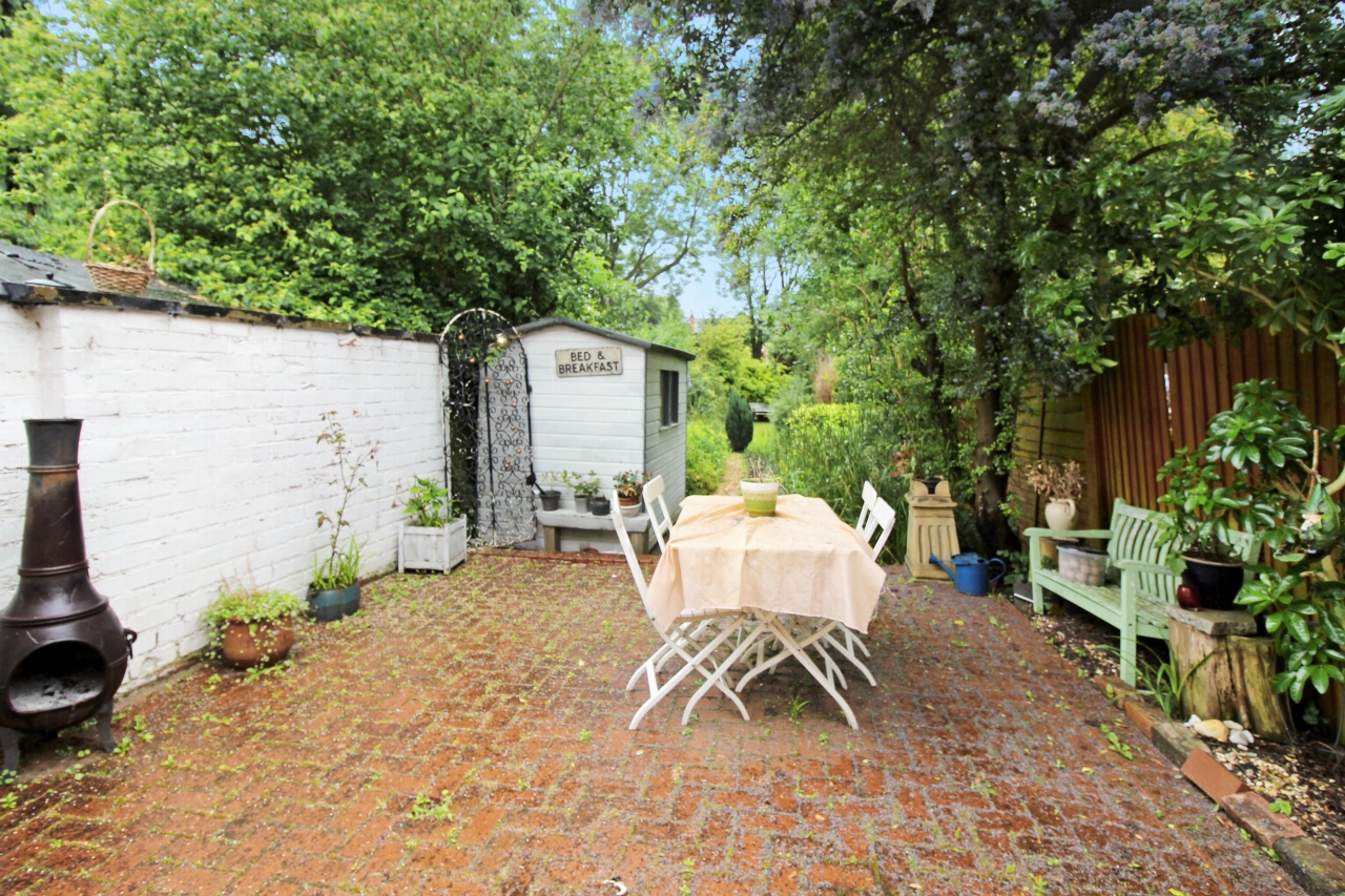 3 bedroom mid terraced house SSTC in Birmingham - photograph 8.