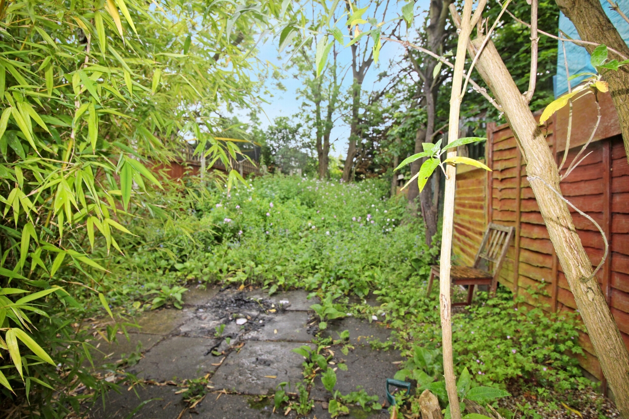 3 bedroom mid terraced house SSTC in Birmingham - photograph 17.