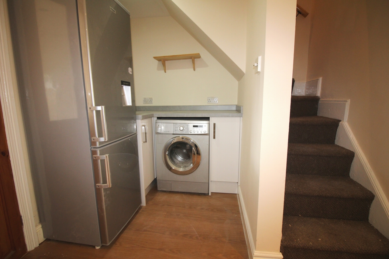 2 bedroom mid terraced house SSTC in Birmingham - photograph 6.