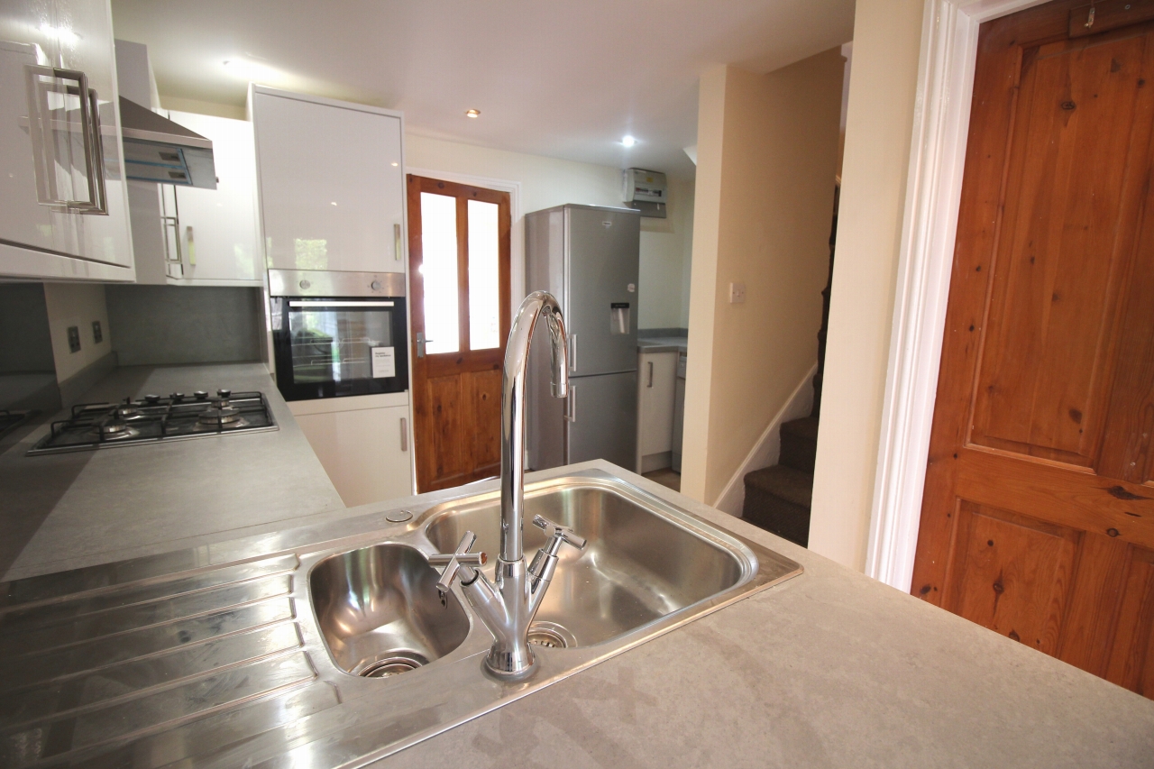 2 bedroom mid terraced house SSTC in Birmingham - photograph 5.