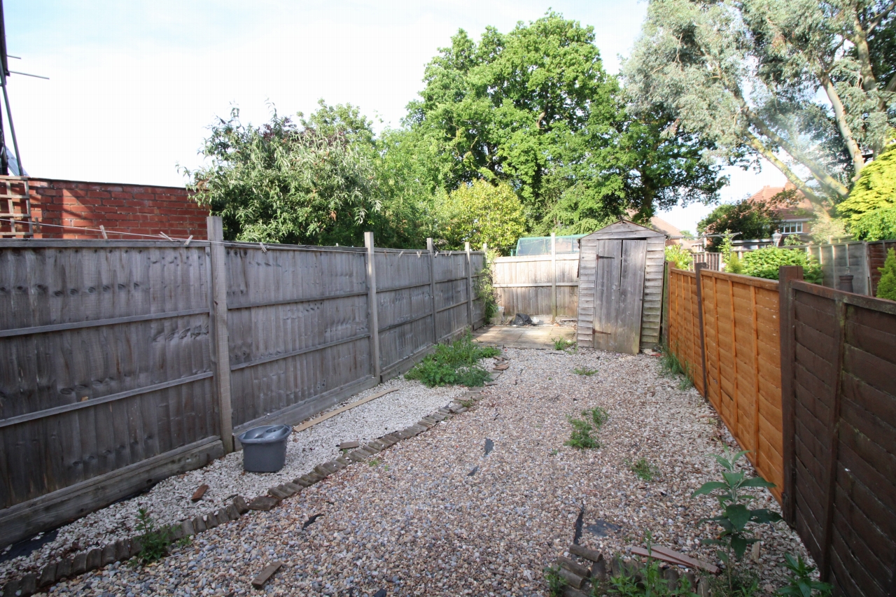 2 bedroom mid terraced house SSTC in Birmingham - photograph 10.