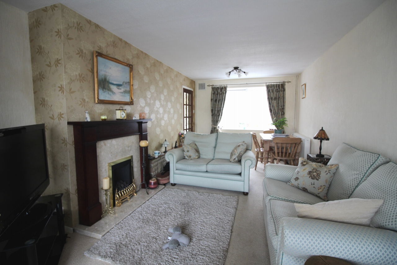 2 bedroom mid terraced house SSTC in Solihull - photograph 9.