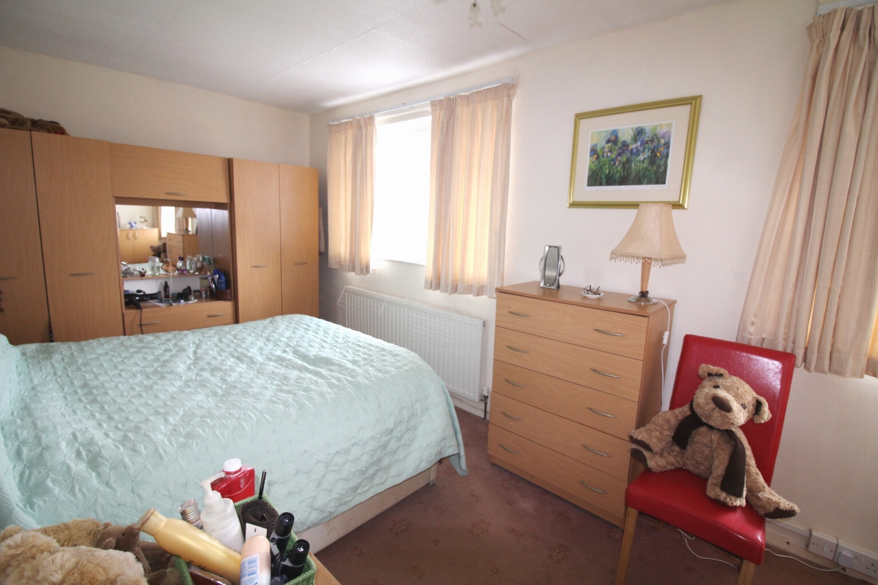 2 bedroom mid terraced house SSTC in Solihull - photograph 6.