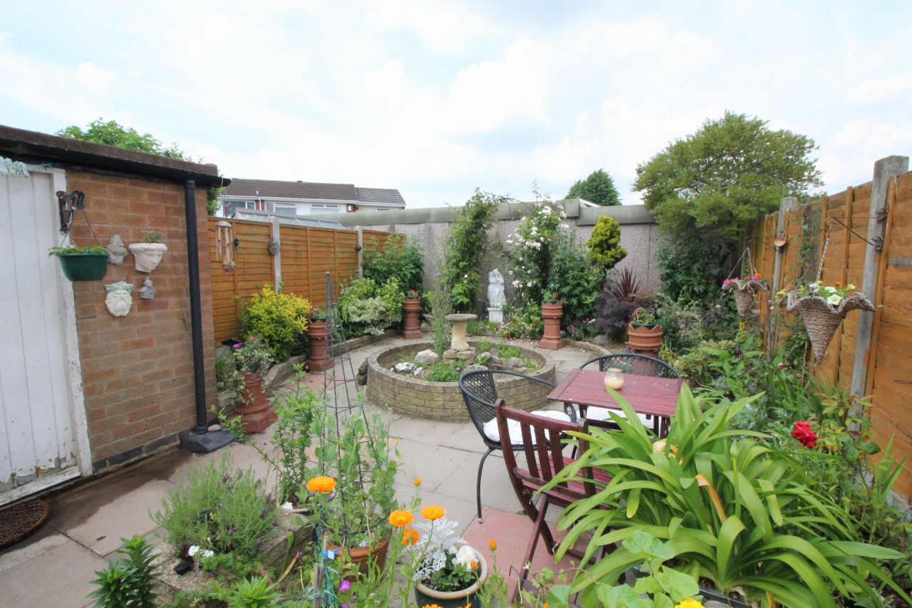 2 bedroom mid terraced house SSTC in Solihull - photograph 5.