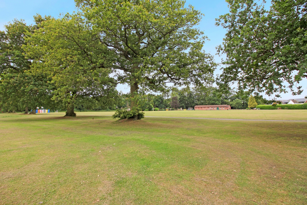 4 bedroom detached house SSTC in Solihull - photograph 15.