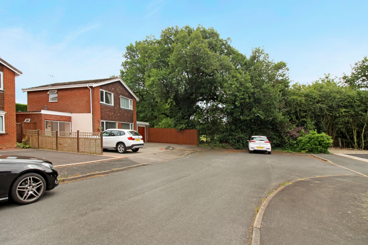 4 bedroom detached house SSTC in Solihull - photograph 16.