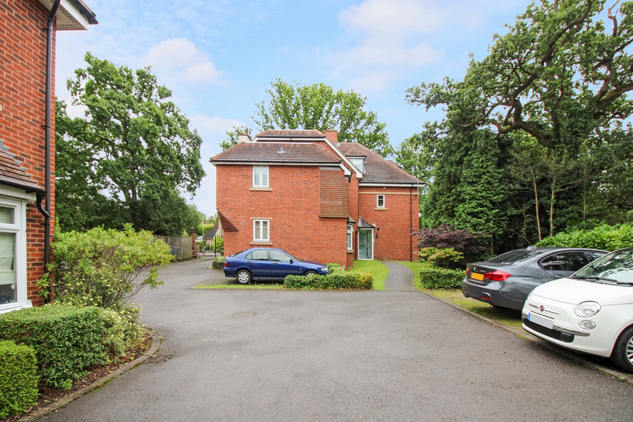 2 bedroom first floor apartment SSTC in Solihull - photograph 11.