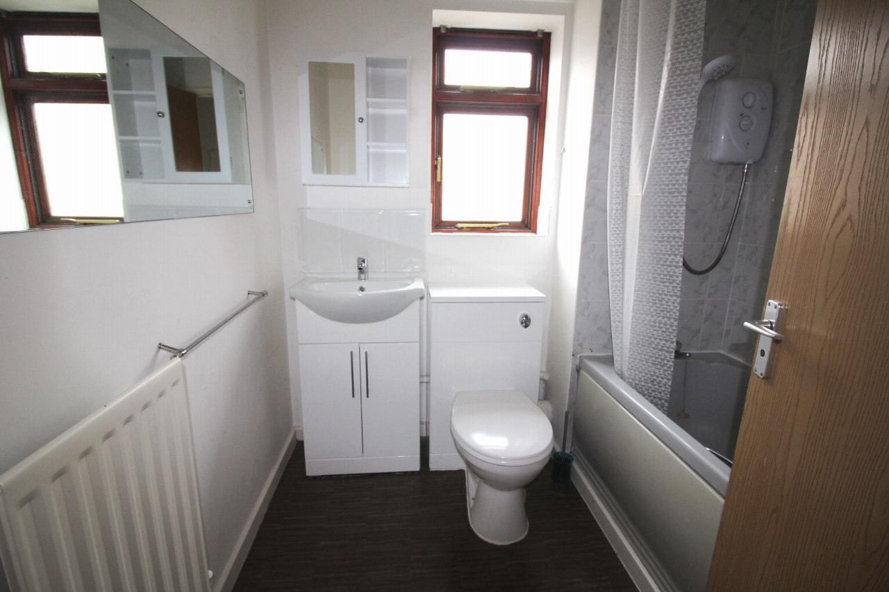 2 bedroom end terraced house SSTC in Birmingham - photograph 9.