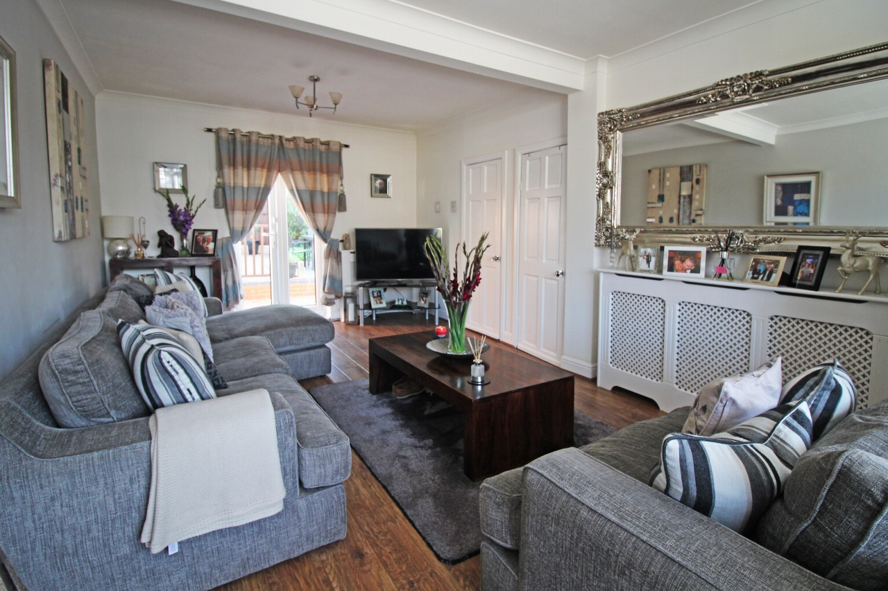 3 bedroom end terraced house SSTC in Solihull - photograph 2.