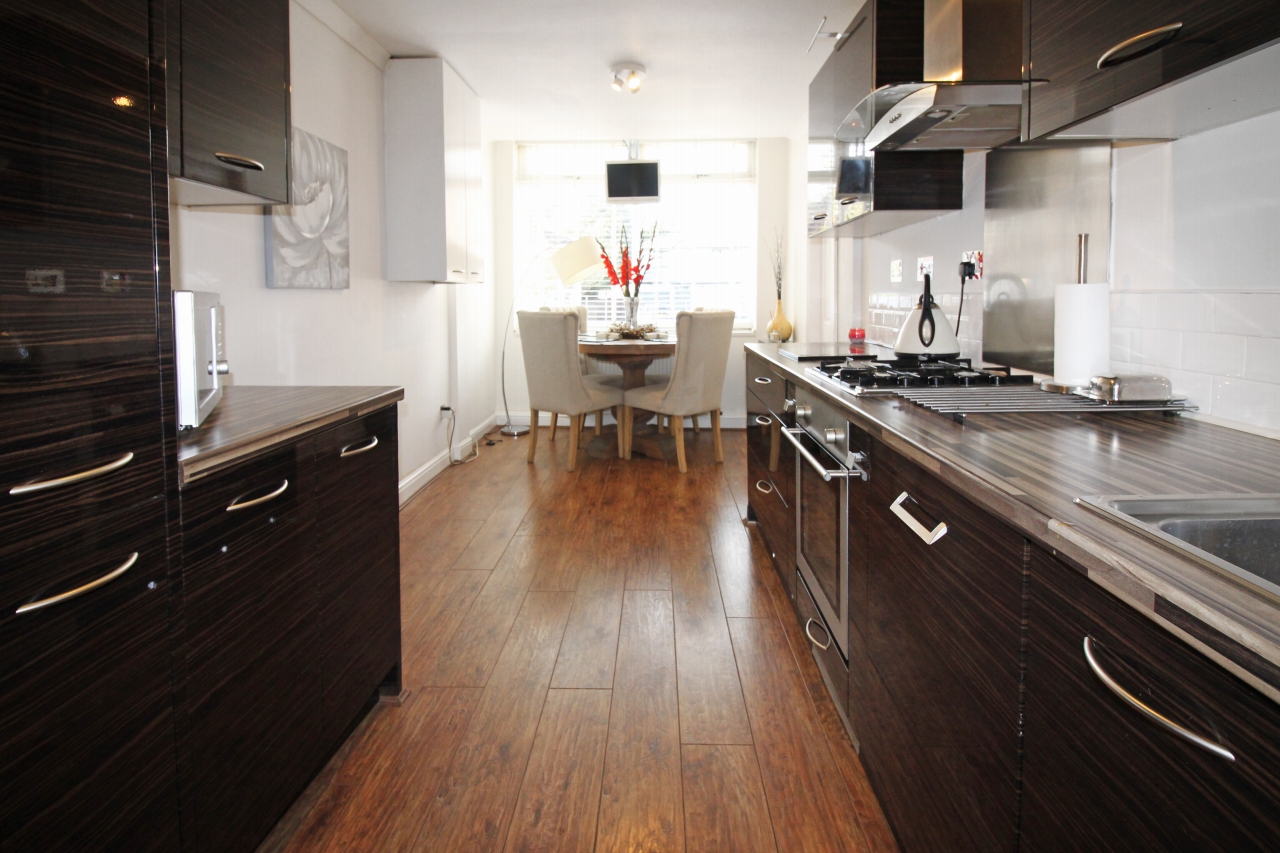 3 bedroom end terraced house SSTC in Solihull - photograph 4.