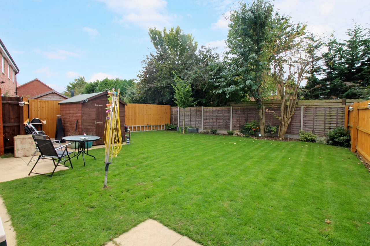 3 bedroom detached house SSTC in Solihull - photograph 4.