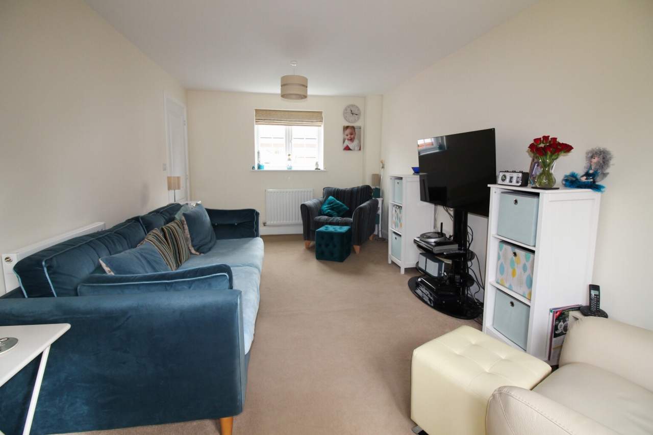 3 bedroom detached house SSTC in Solihull - photograph 7.