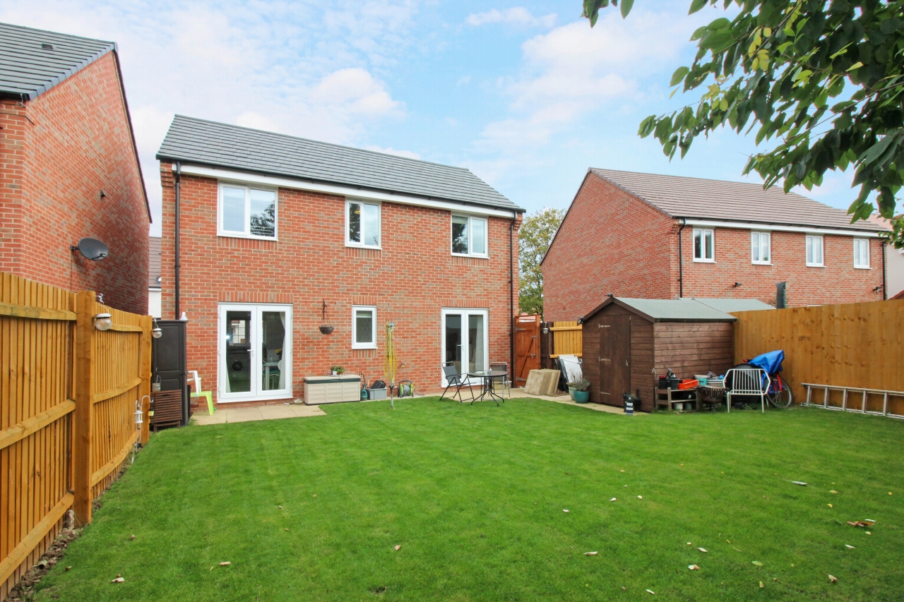 3 bedroom detached house SSTC in Solihull - photograph 16.