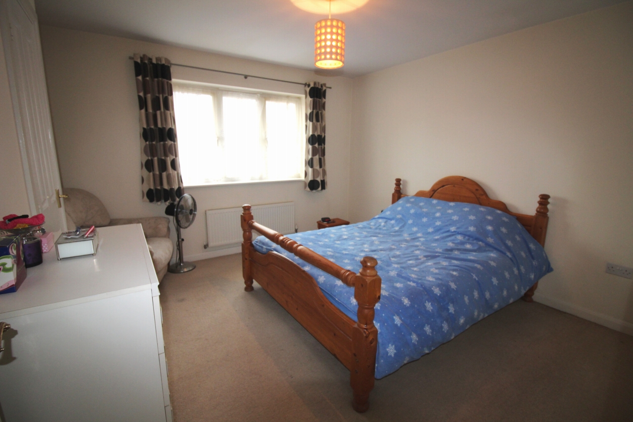 2 bedroom mid terraced house SSTC in Birmingham - photograph 5.