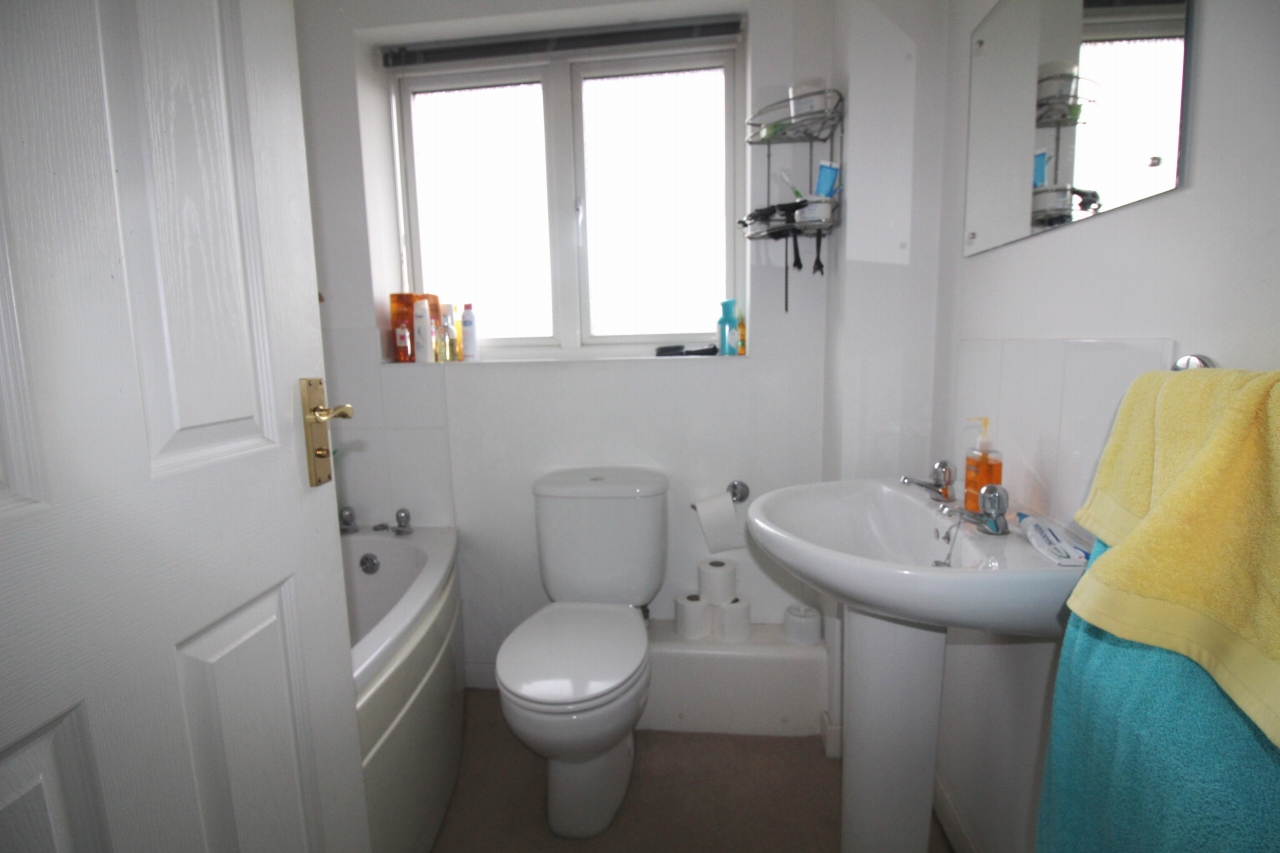 2 bedroom mid terraced house SSTC in Birmingham - photograph 6.