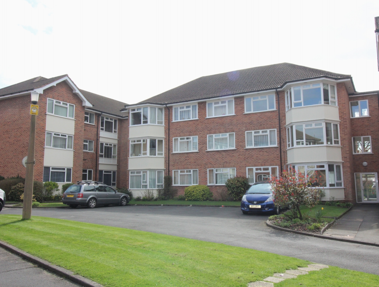 2 bedroom ground floor apartment SSTC in Solihull - Main Image.