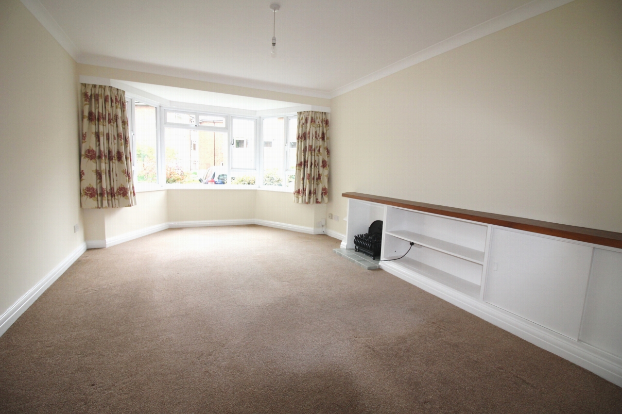 2 bedroom ground floor apartment SSTC in Solihull - photograph 2.