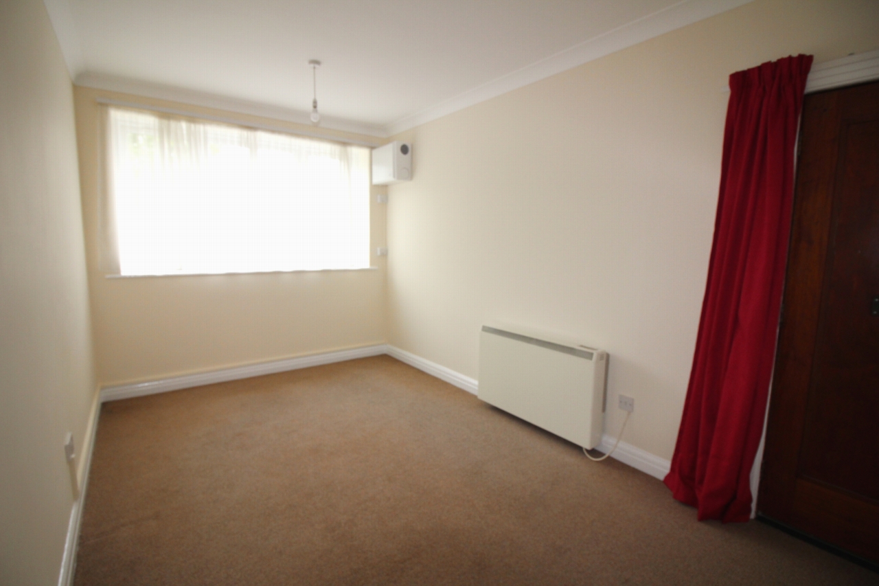 2 bedroom ground floor apartment SSTC in Solihull - photograph 3.