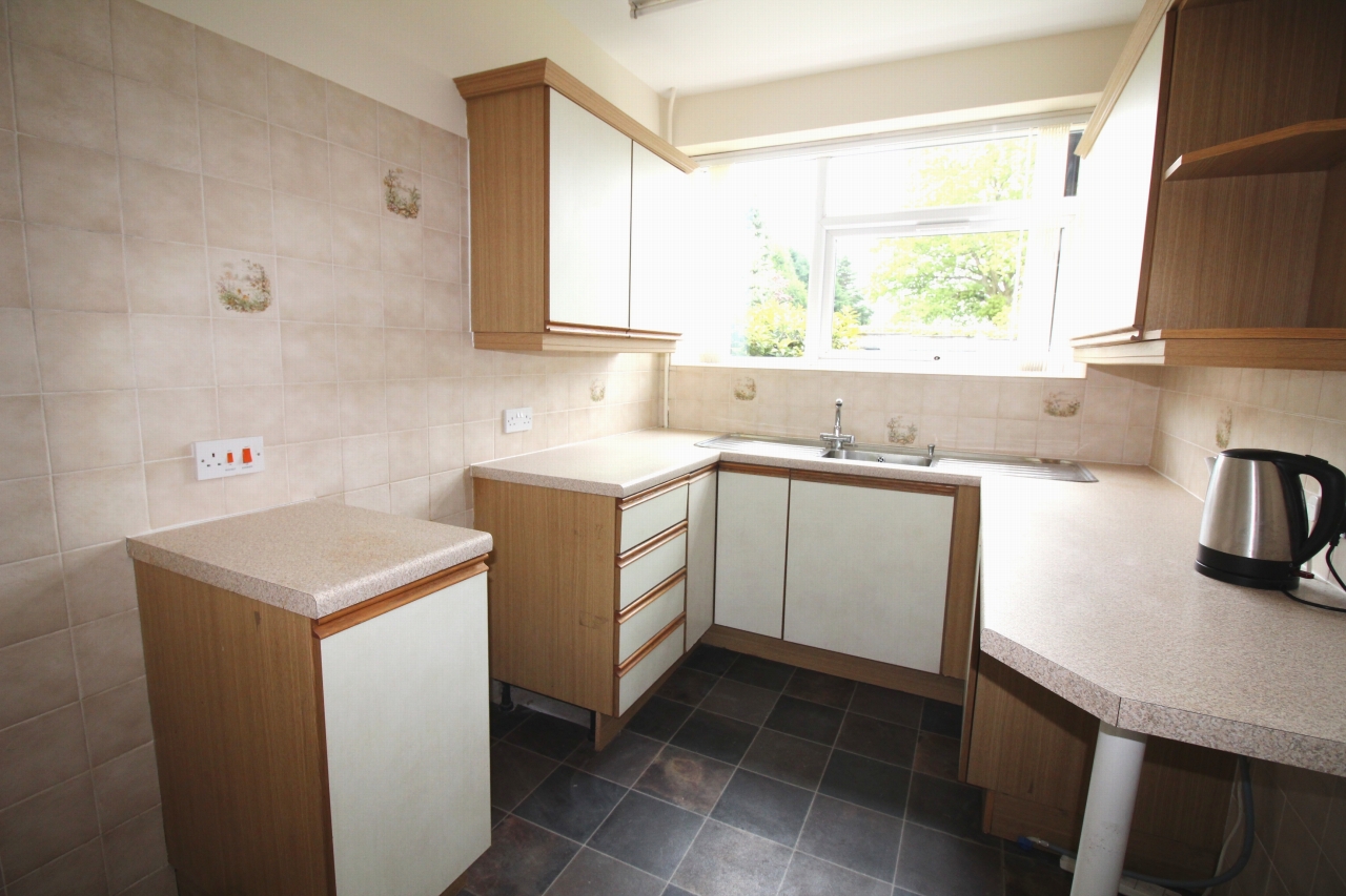 2 bedroom ground floor apartment SSTC in Solihull - photograph 4.