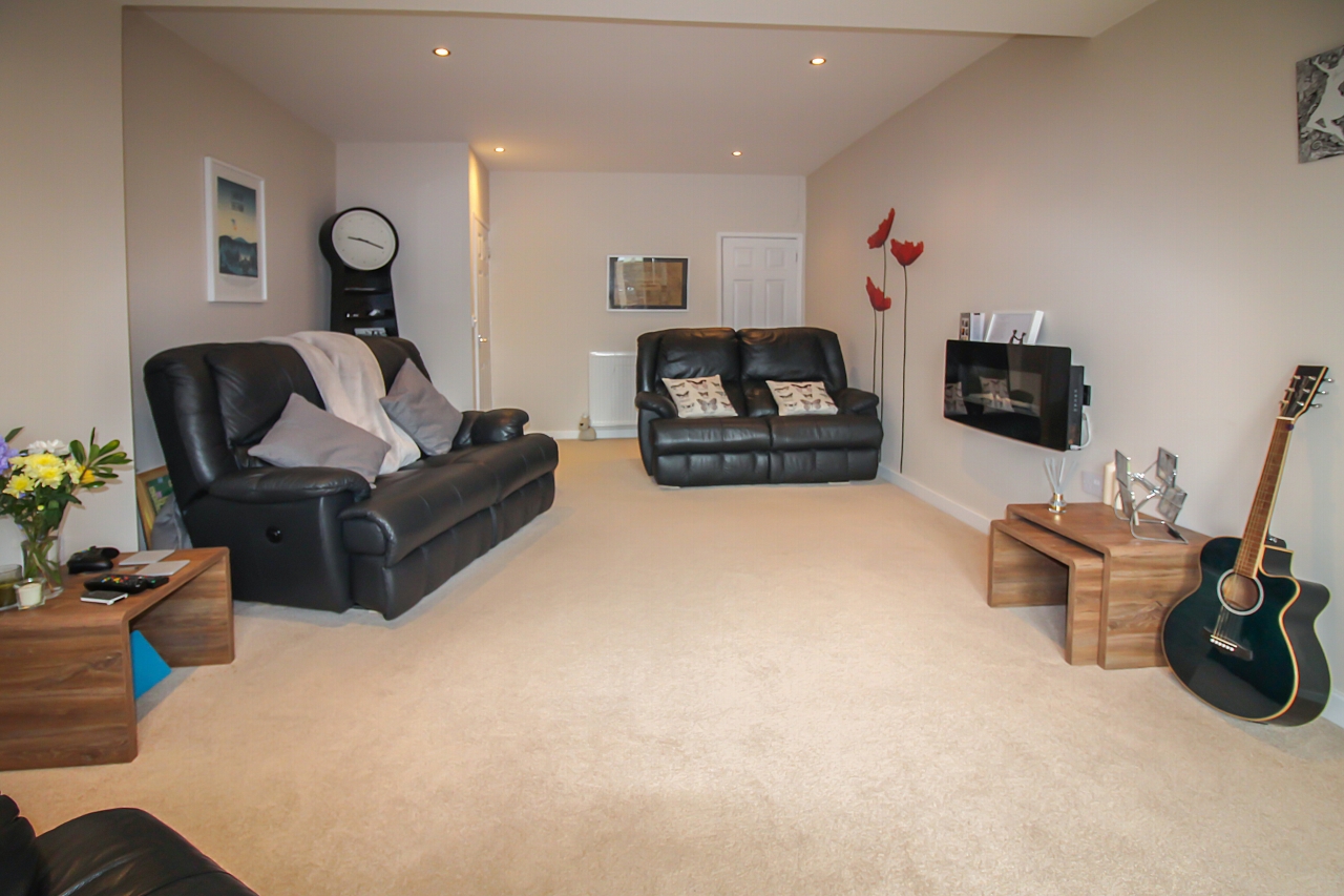 2 bedroom semi detached house SSTC in Solihull - photograph 3.