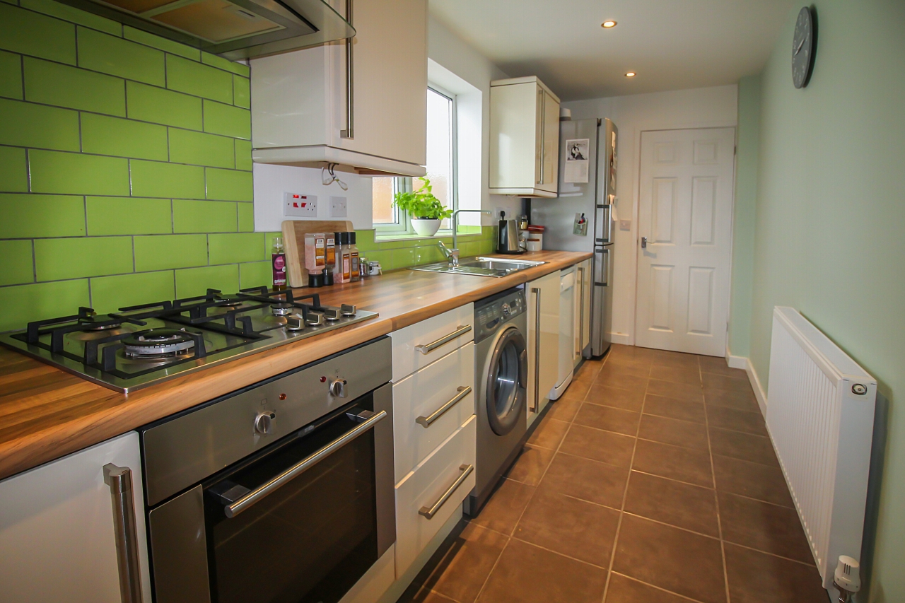 2 bedroom semi detached house SSTC in Solihull - photograph 4.