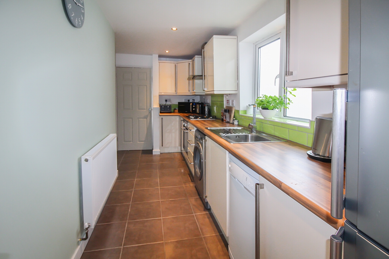 2 bedroom semi detached house SSTC in Solihull - photograph 5.