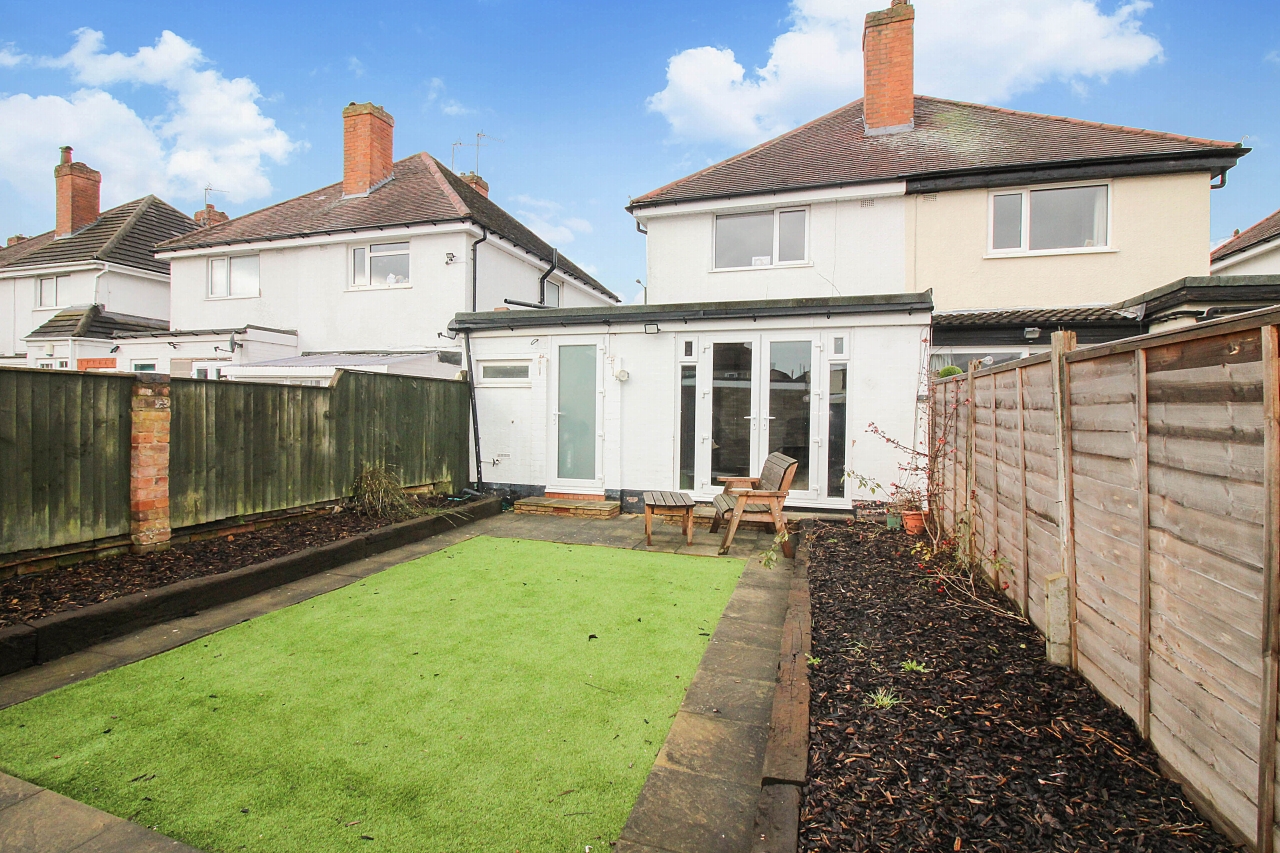 2 bedroom semi detached house SSTC in Solihull - photograph 11.