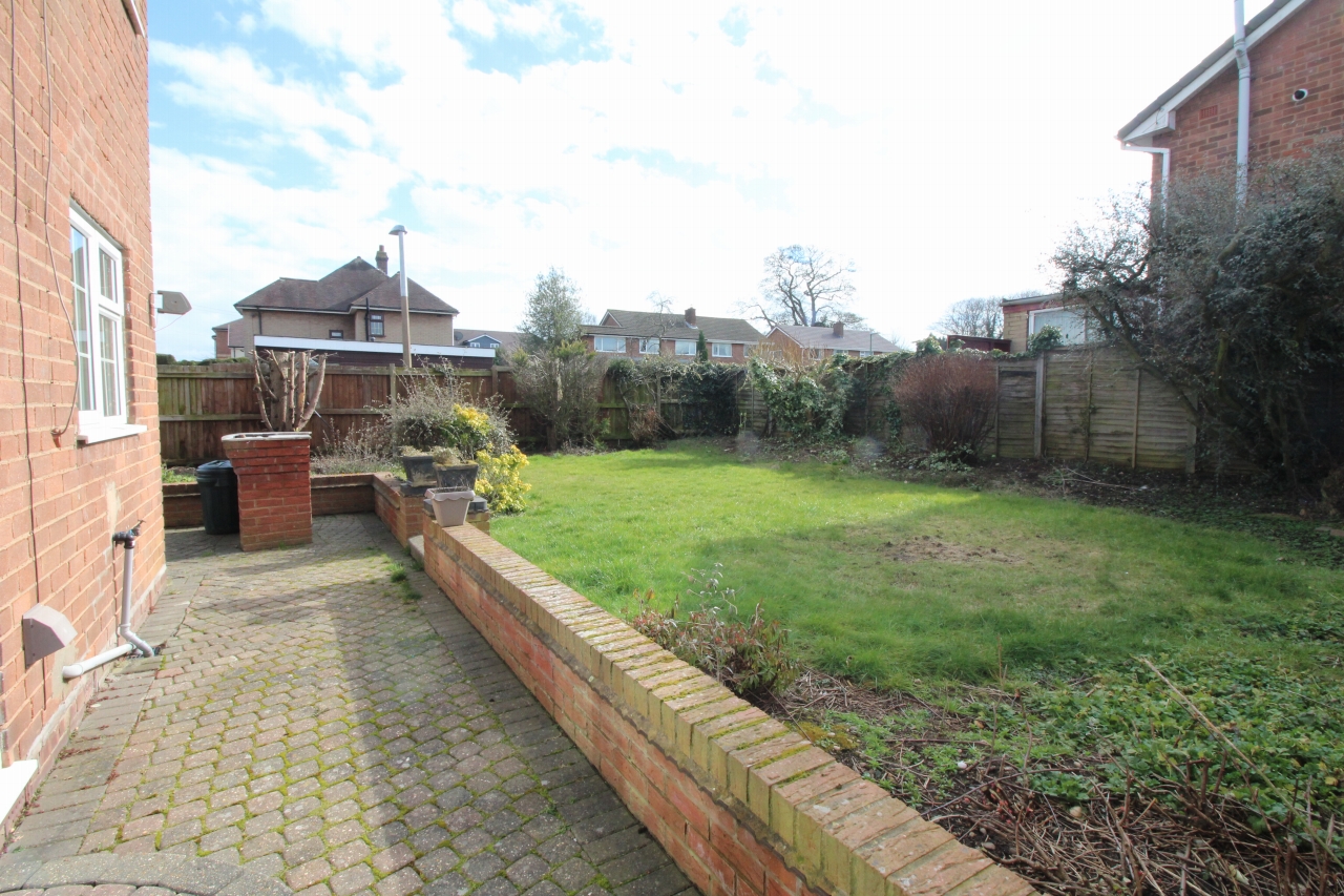 3 bedroom semi detached house SSTC in Solihull - photograph 5.