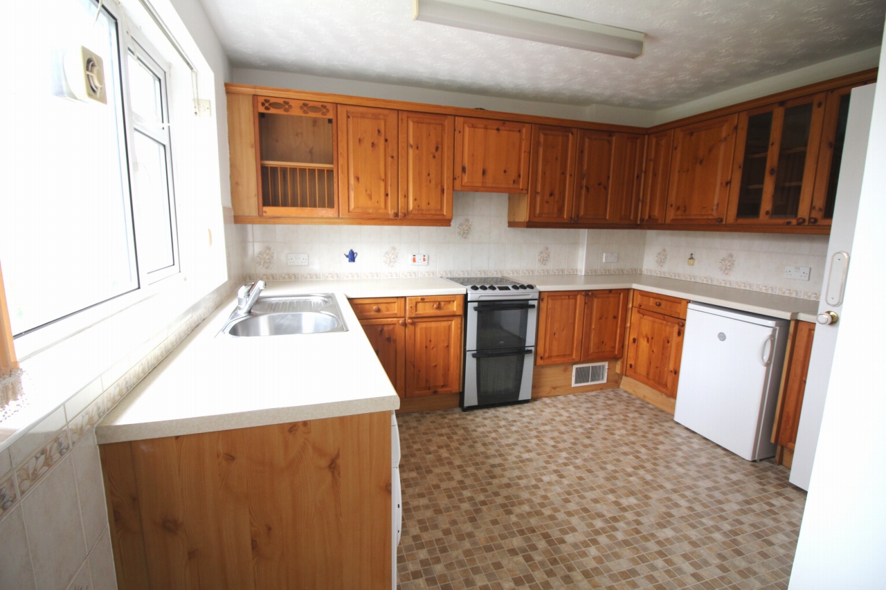 2 bedroom first floor apartment SSTC in Solihull - photograph 2.