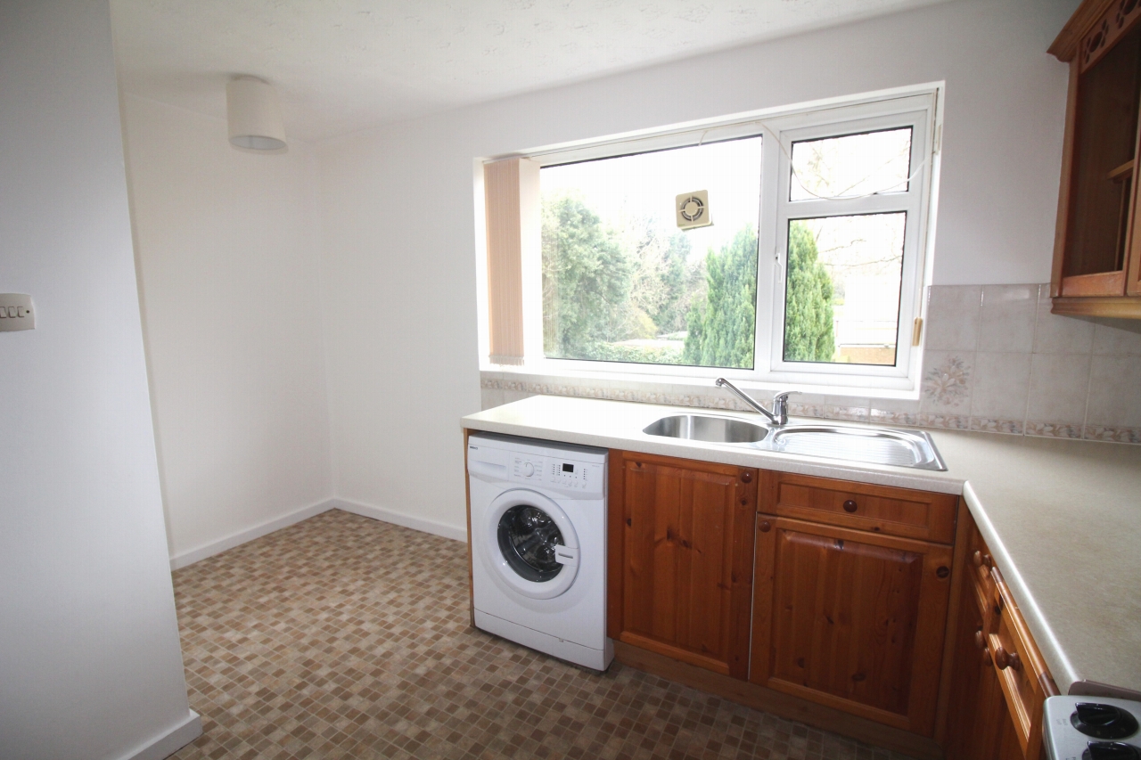 2 bedroom first floor apartment SSTC in Solihull - photograph 3.