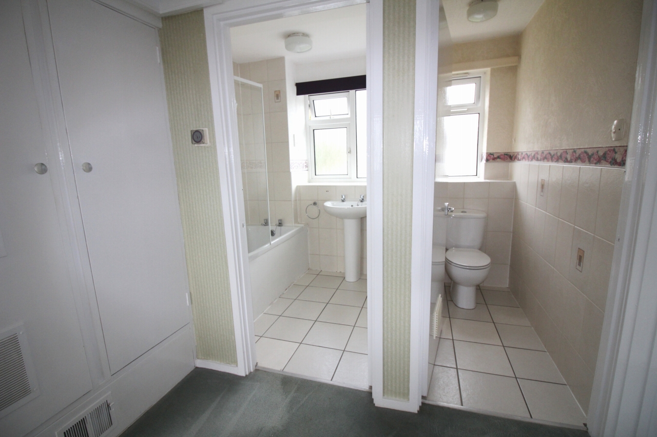 2 bedroom first floor apartment SSTC in Solihull - photograph 6.